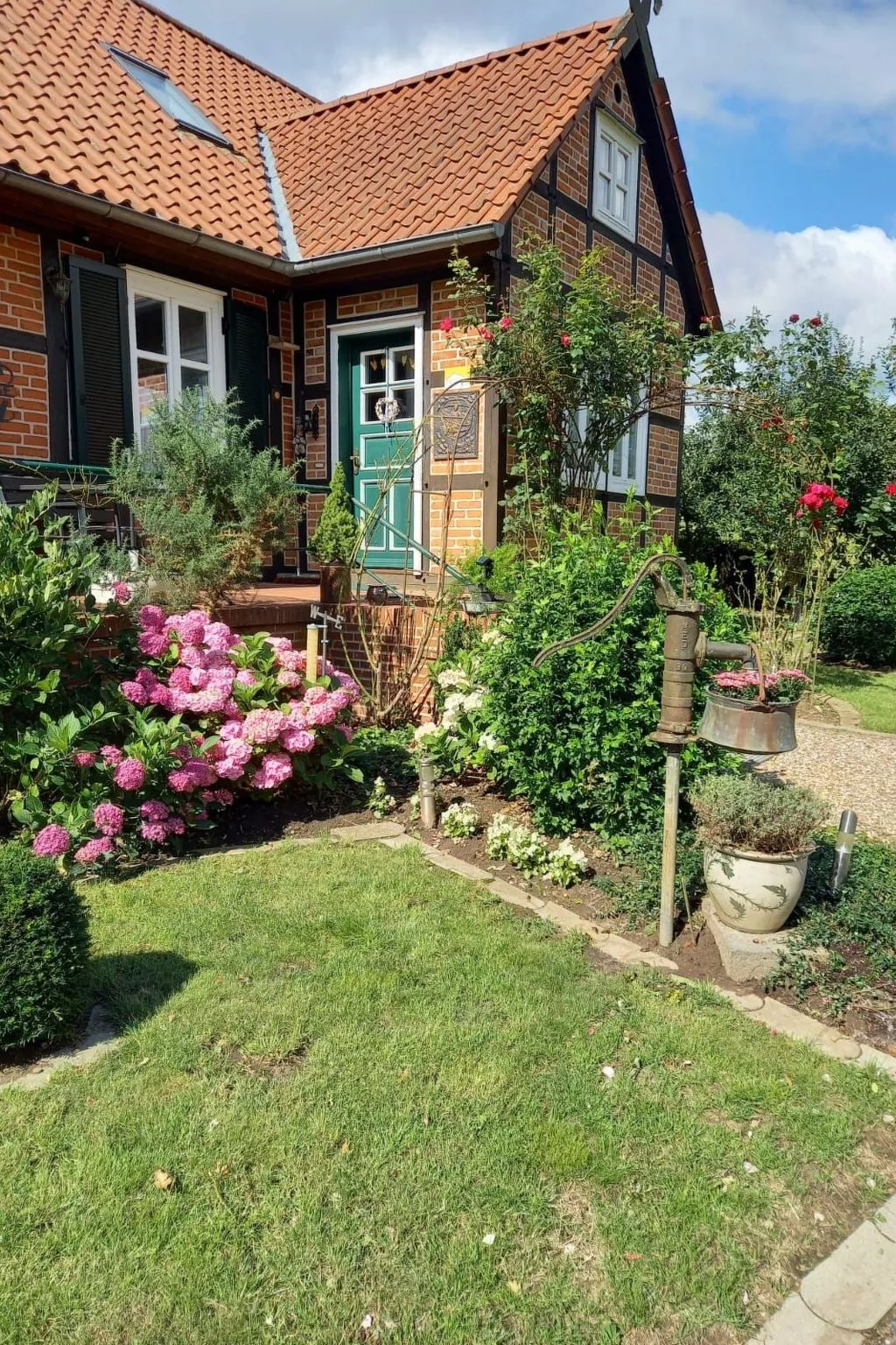 Haus Elbrose inmitten von Rosen mit Elbdeichzugang-Inside