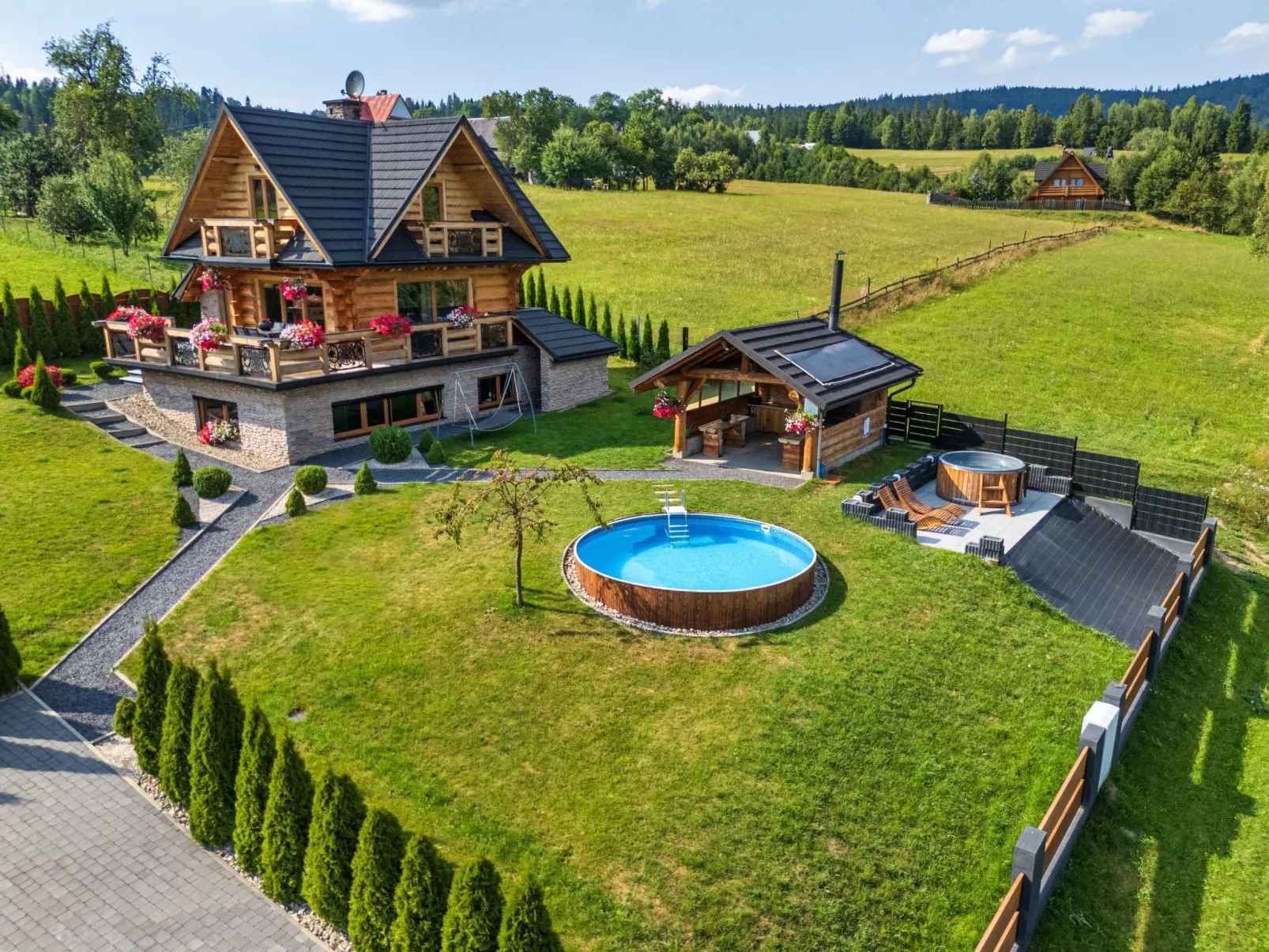 Mit Entspannung im Jacuzzi-Draußen