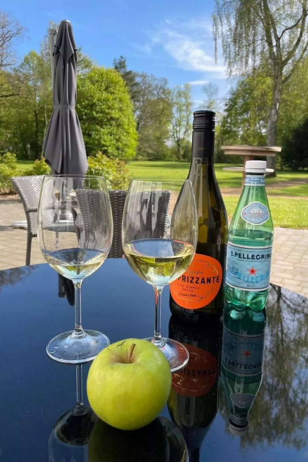 Weisses Traumschloss an der Ostsee-Draußen