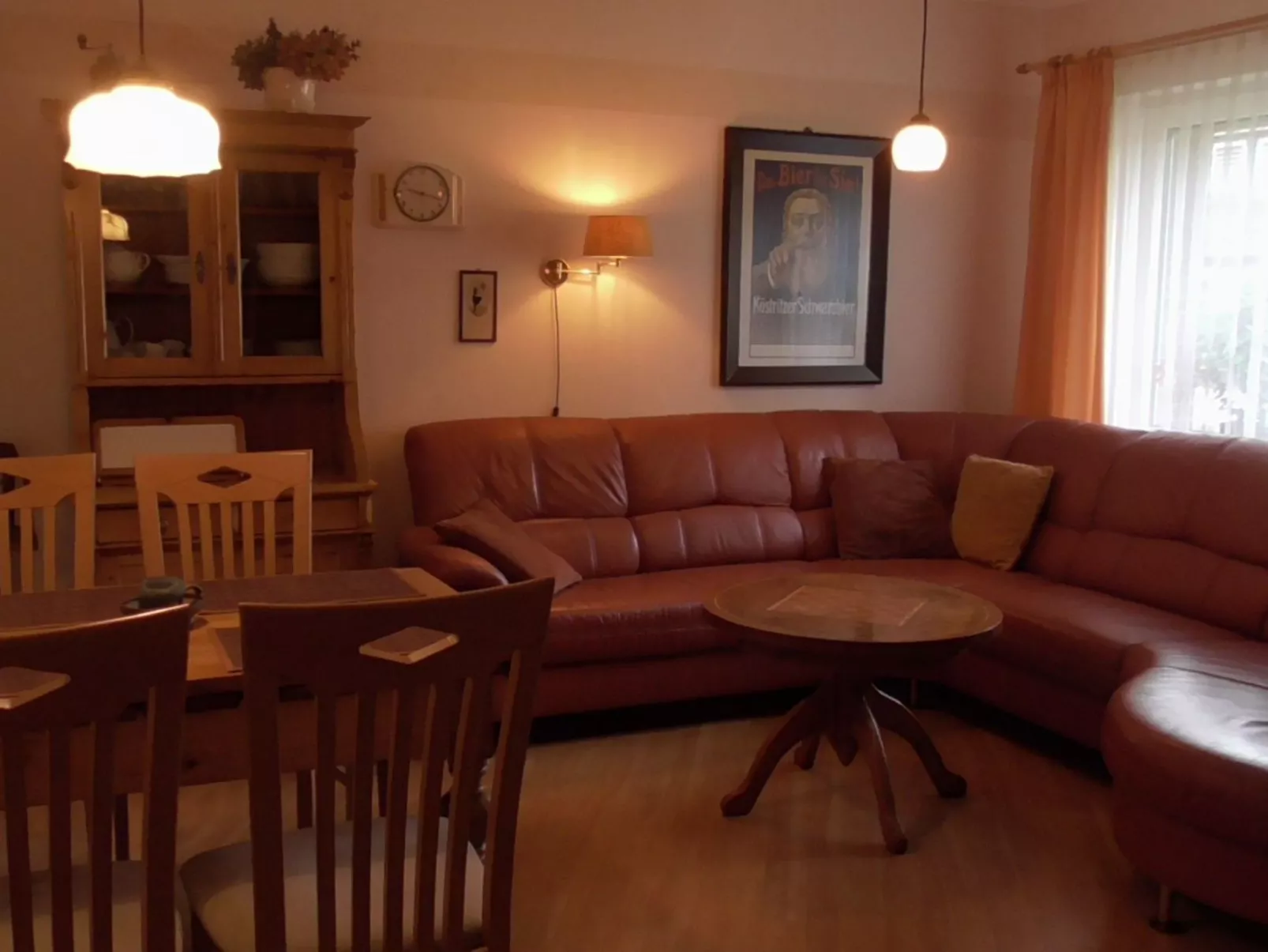 Mit überdachter Terrasse und Carport-Drinnen