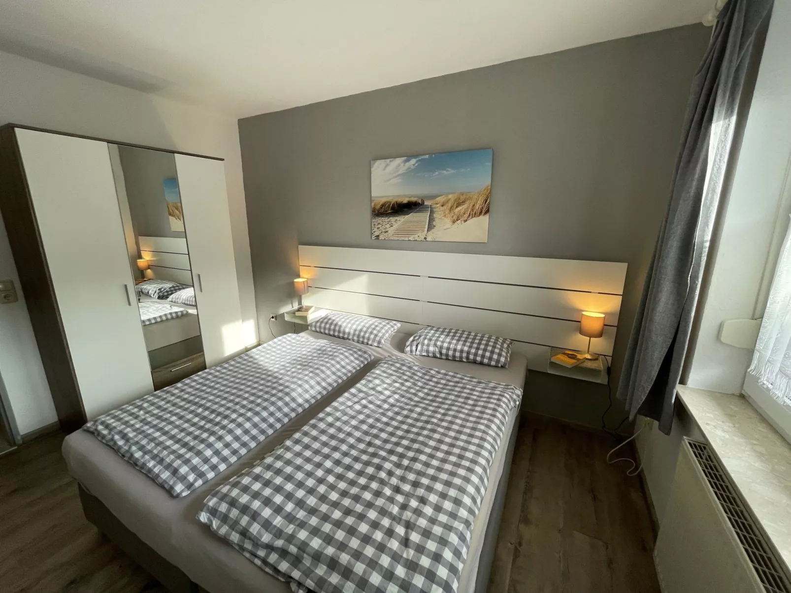 Sonnige Ferienwohnung mit großem Garten-Dedans