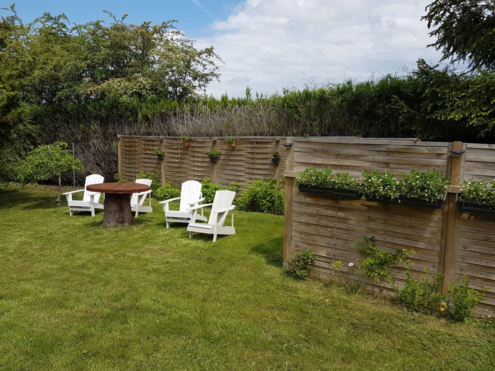 Mit Garten, Grill und Terrasse-Inside