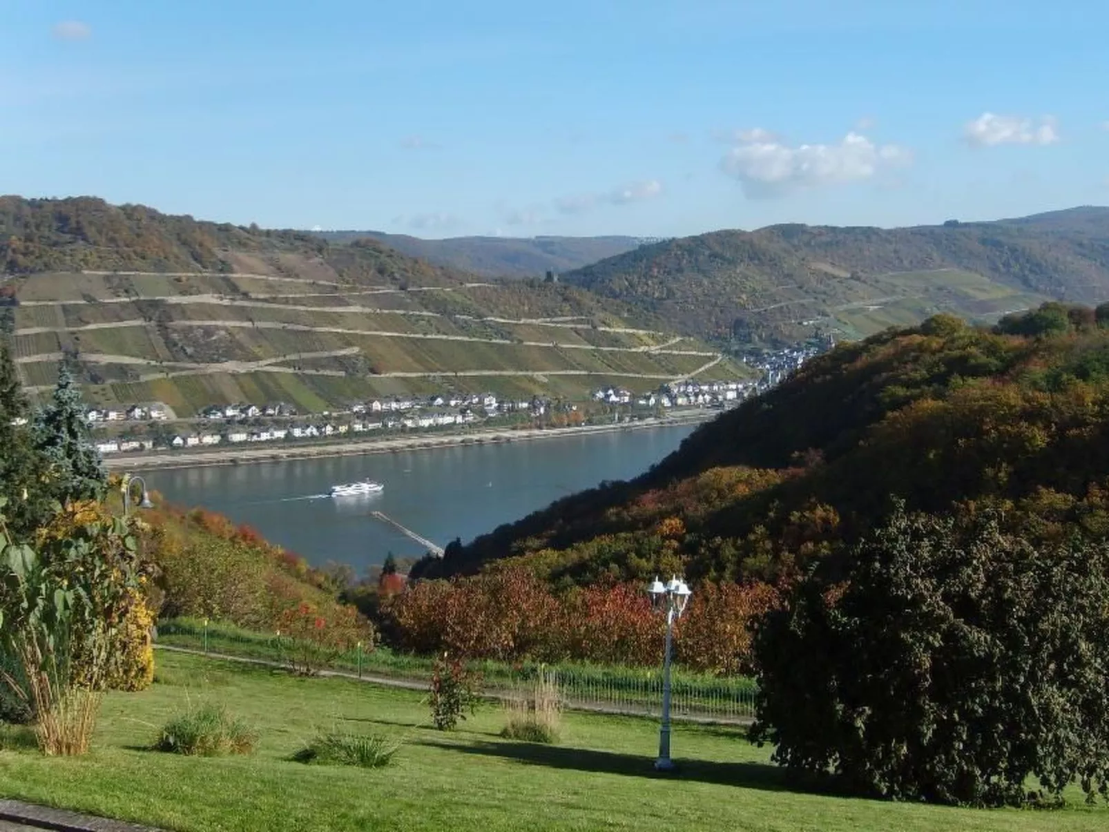 Mit Balkon und Rheinblick-Image-tags.info