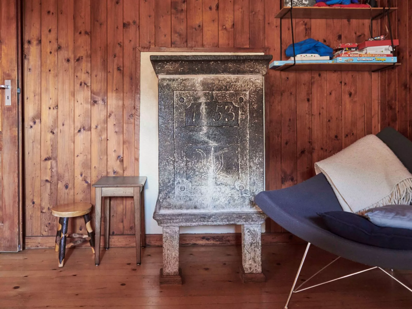 Waterfall House-Dedans