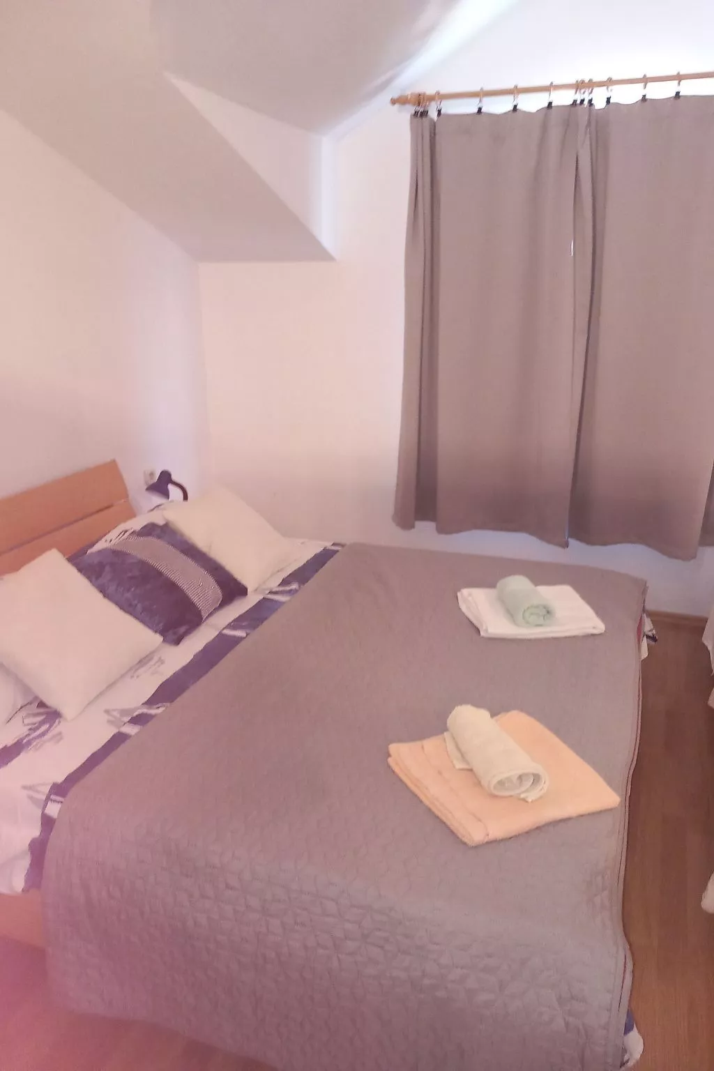 "Apartment Mate 4"-Drinnen