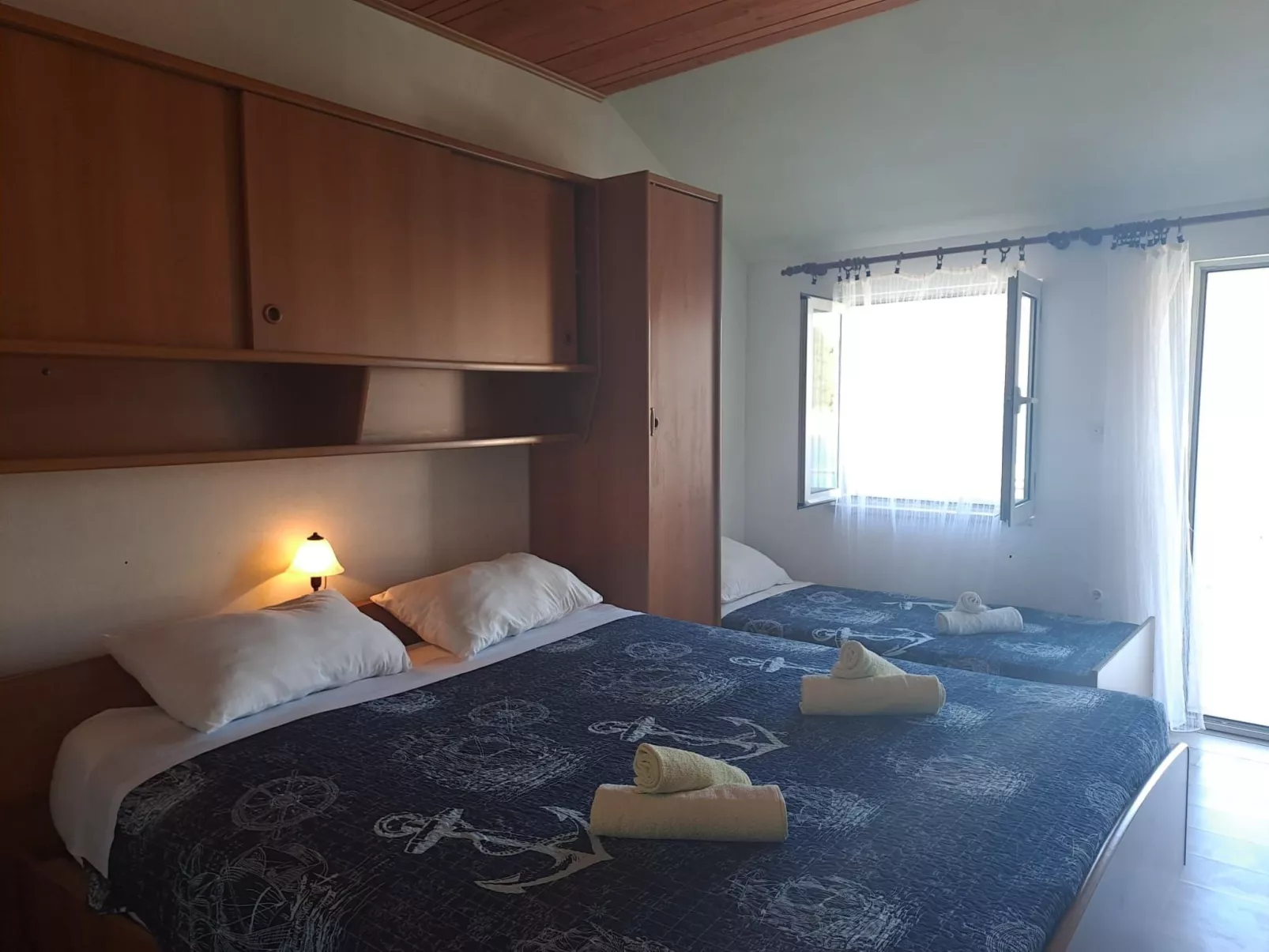 Mit Wasserblick-Drinnen