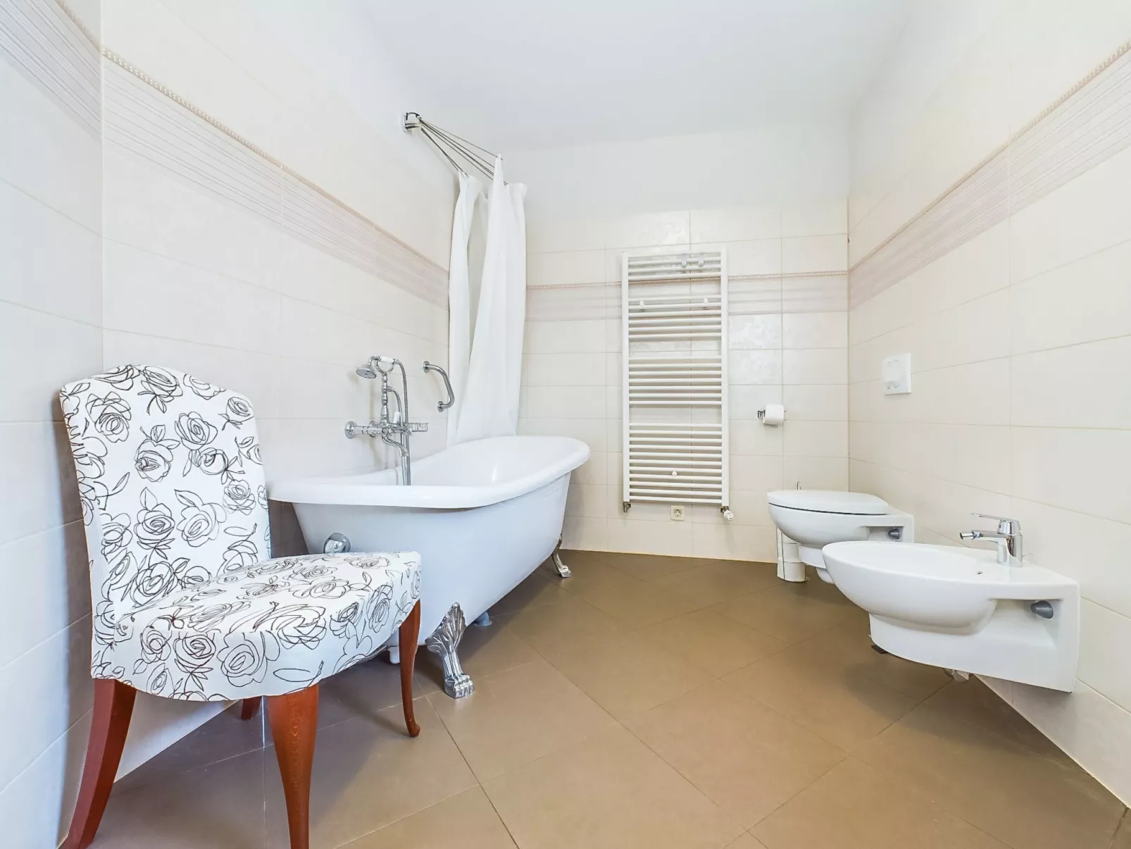 Luxuriöse Villa mit Schwimmbad und großem Garten-Image-tags.info