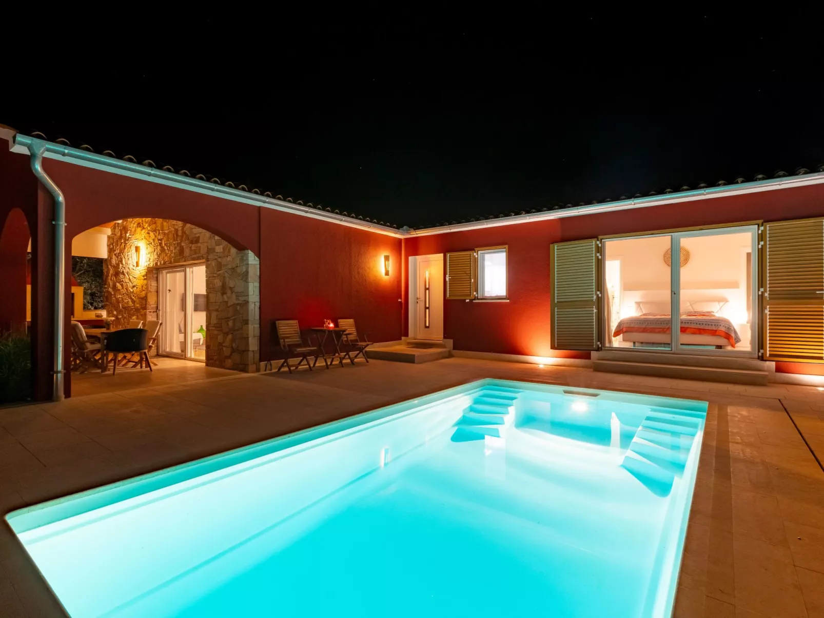 Detailgestaltete Villa mit Pool, Sauna und Hot Tub-Outside