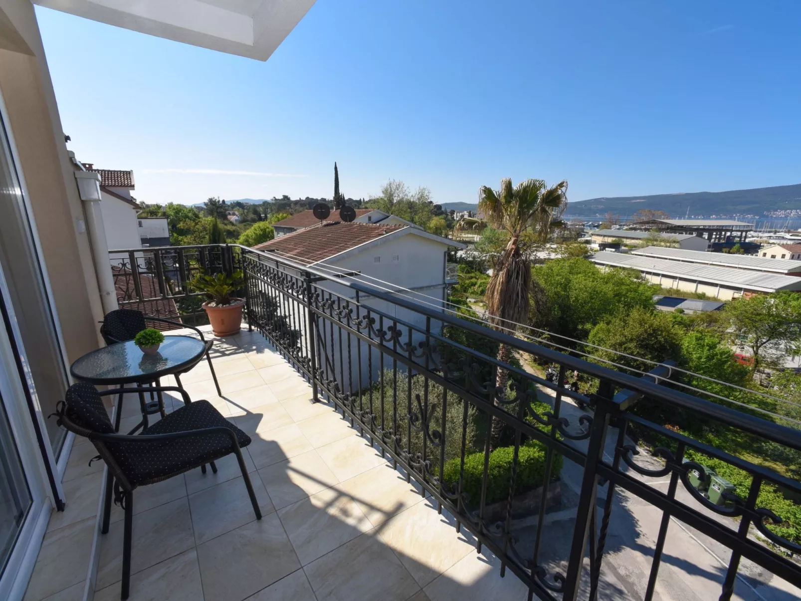 Wohnung "D und D Wohnungen Tivat"-Image-tags.info