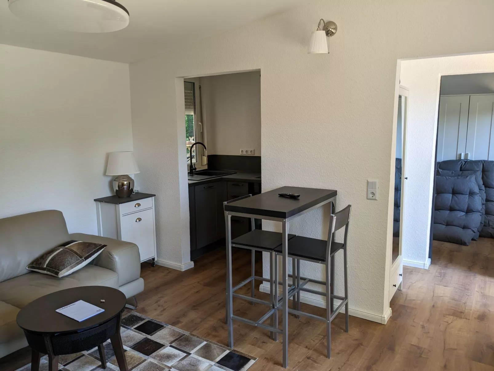 In Süd-Waldhanglage mit tollem Seeblick-Drinnen