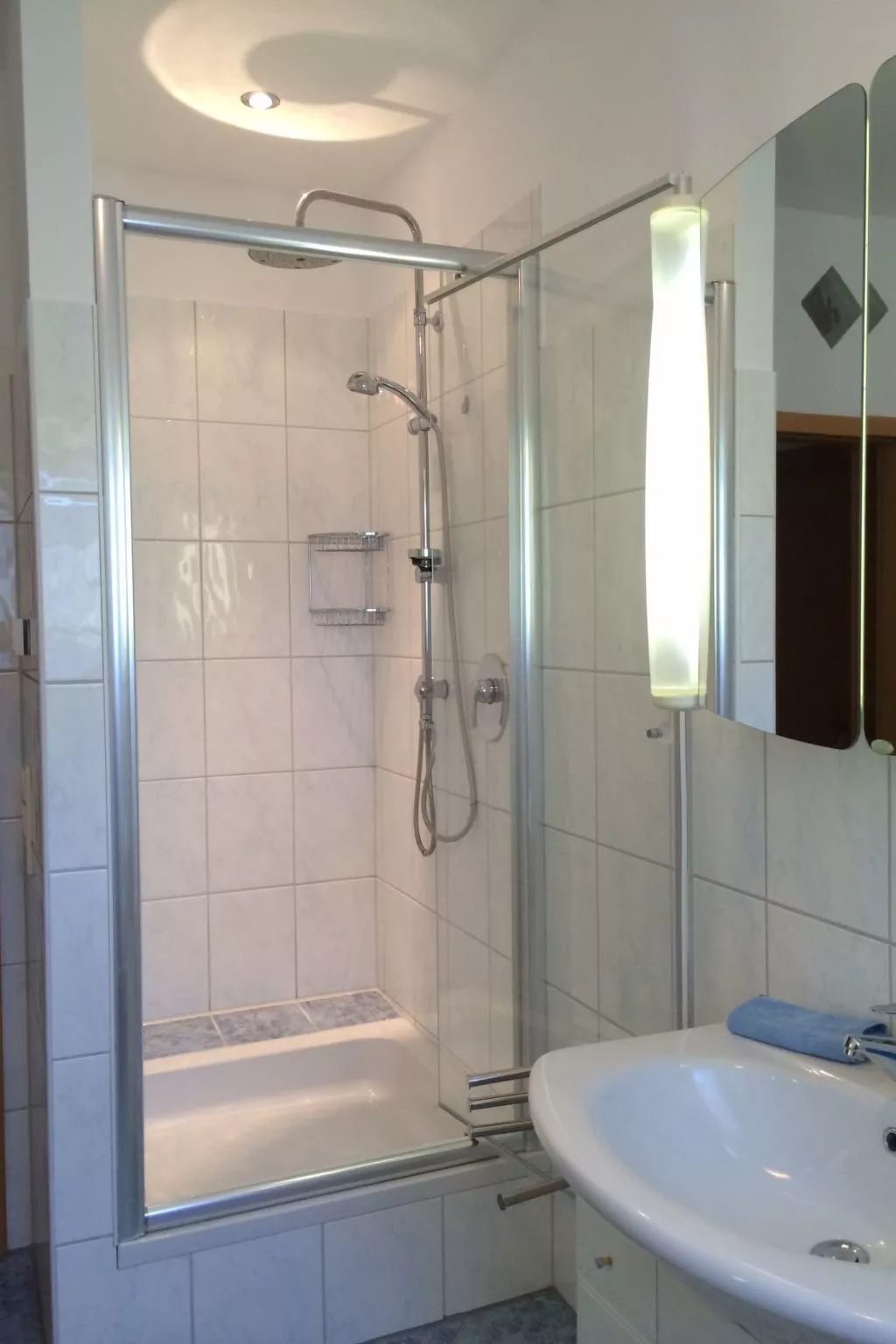 Helle Ferienwohnung für drei Personen-Drinnen