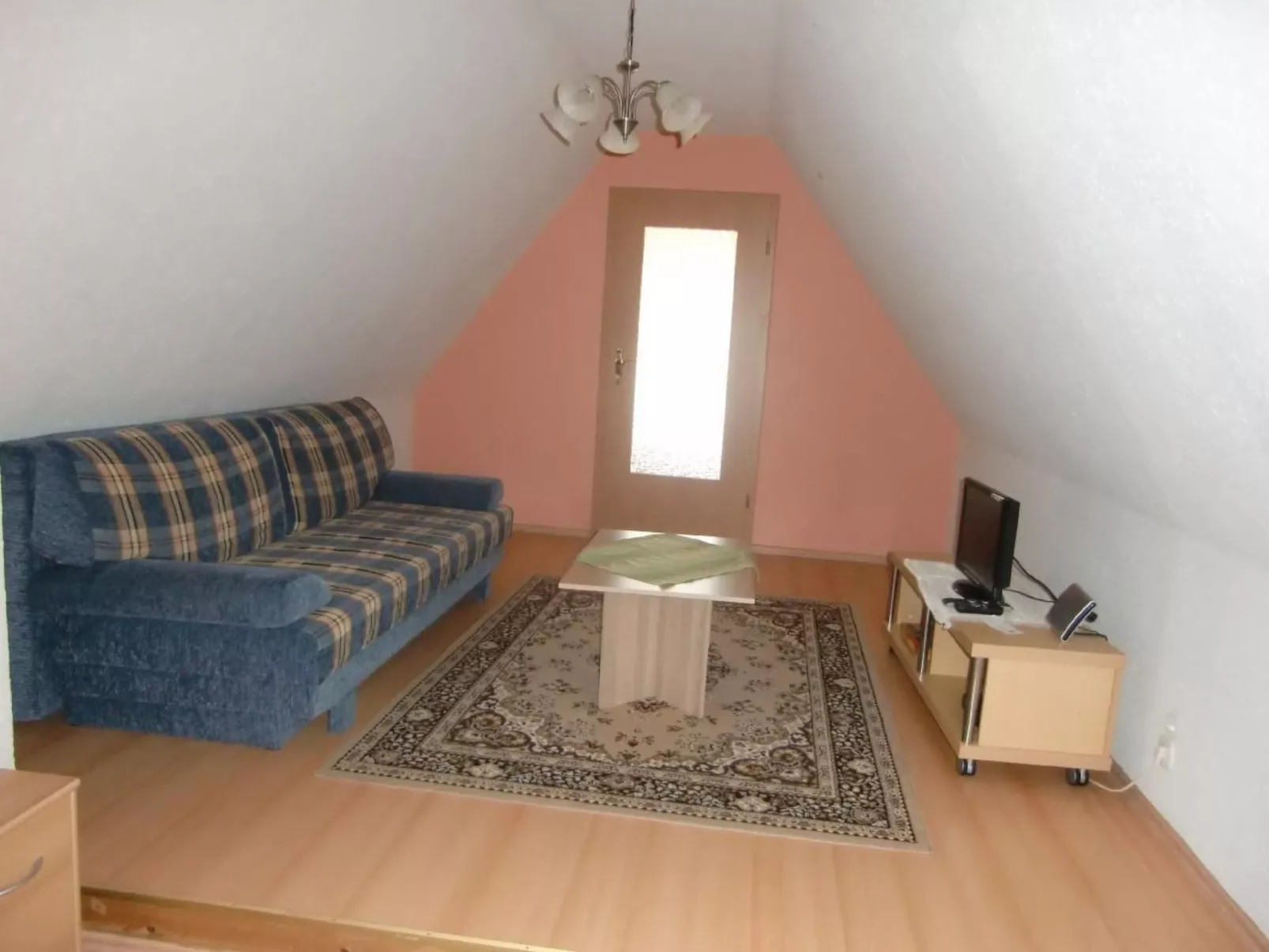 Nette Wohnung mit Garten, Grill und Pool-Drinnen