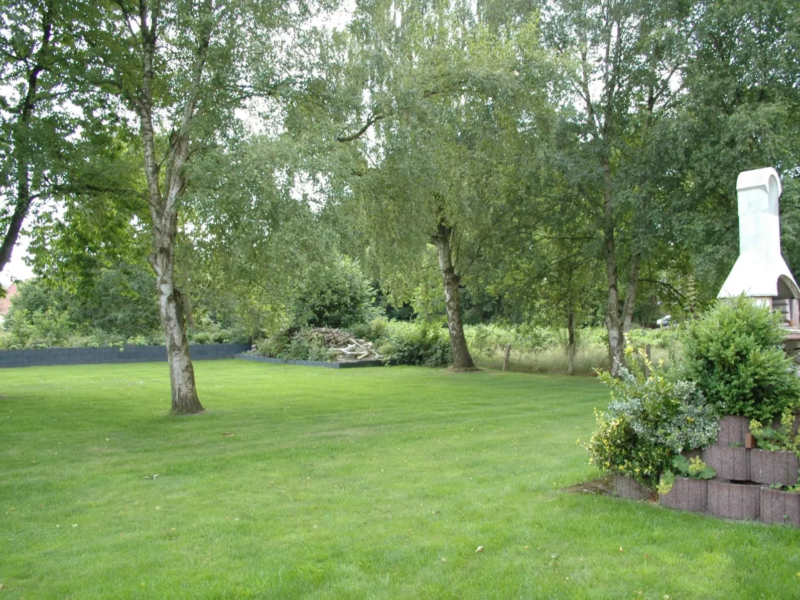 Mit Indoorpool, Garten und Partyraum-Outside