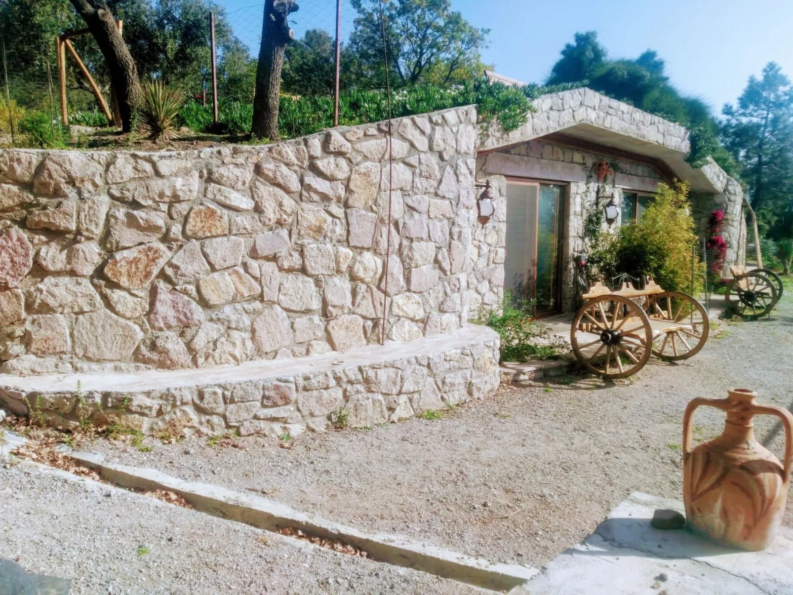 Assos Sivrice Gästehaus-Outside