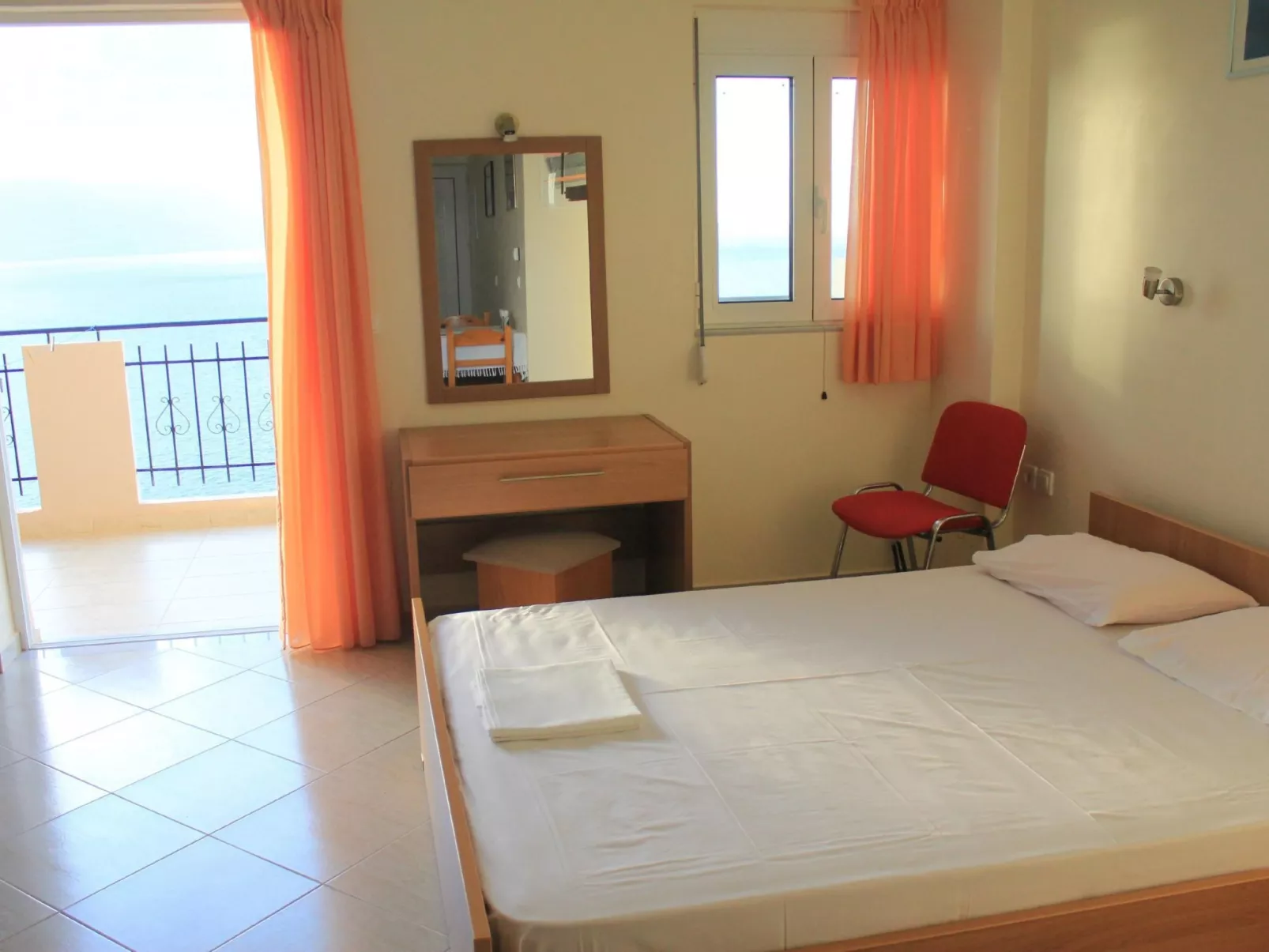 Appartement mit Balkon-Drinnen