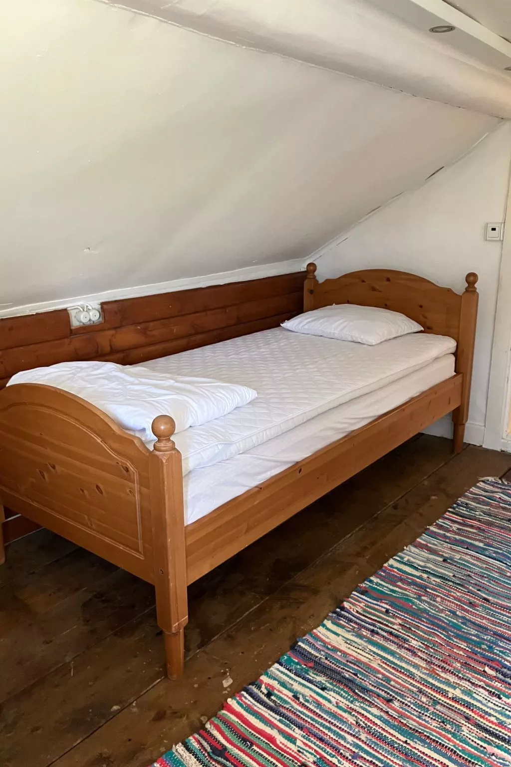 Charmantes Holzhaus mit eigenem Ruderboot-Drinnen