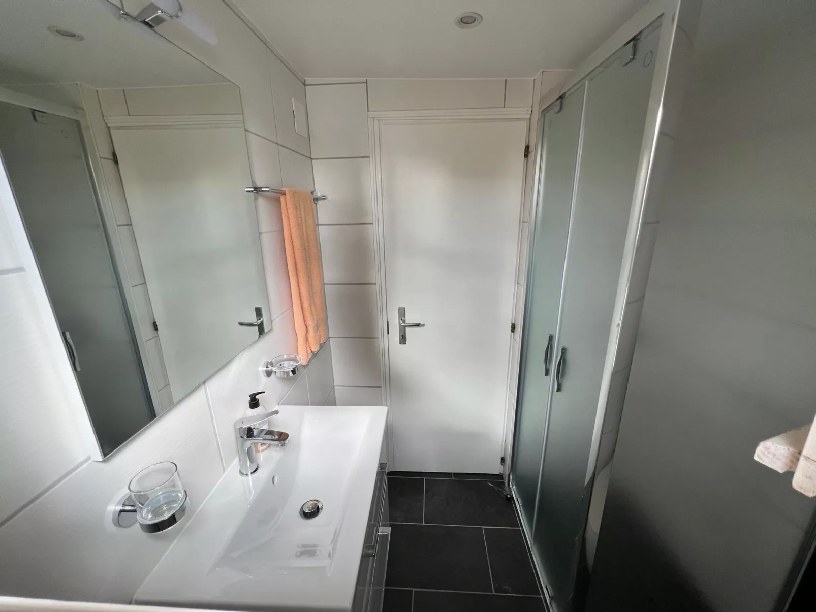 Chalet in der Nähe des Sees 3 Minuten zu Fuß entfernt-Dedans