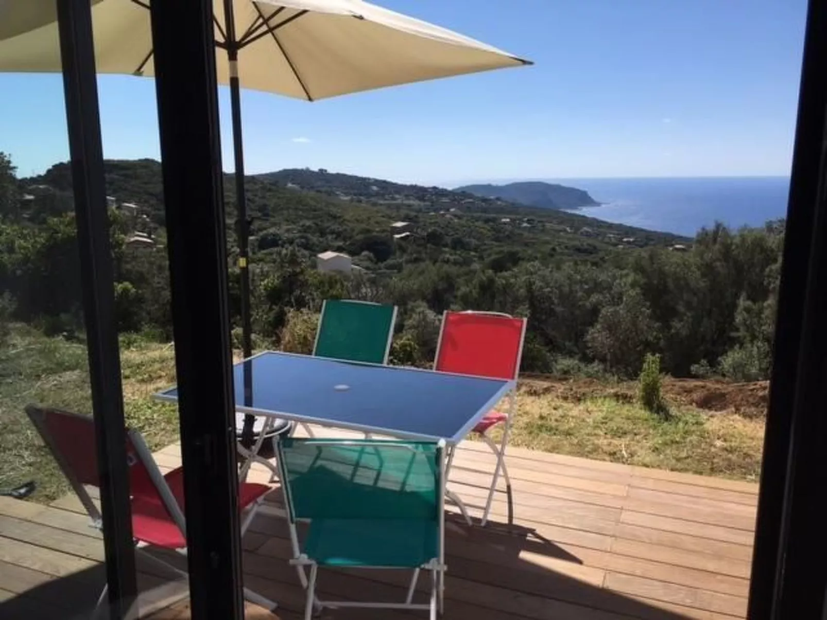 Unabhängige Unterkunft mit Meer- und Poolblick-Outside