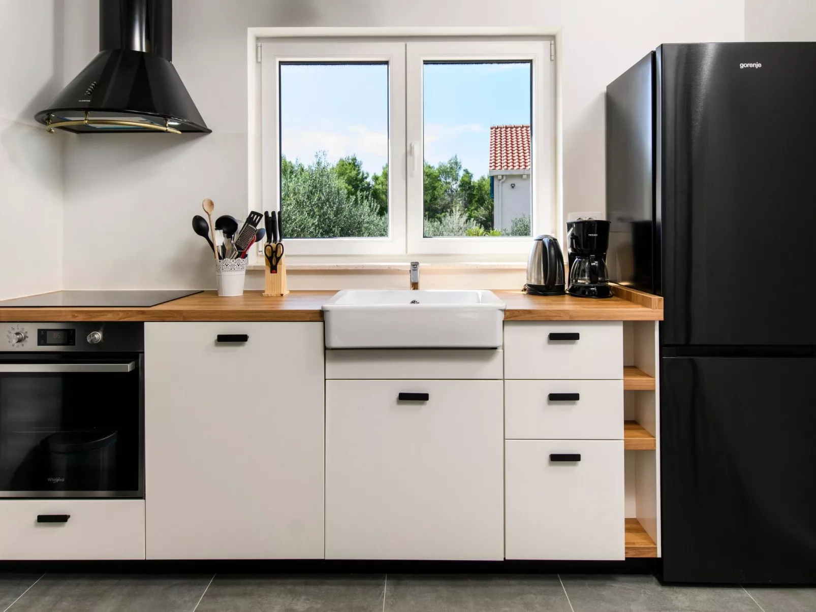 Modernes Ferienhaus in Zaostrog mit Beheiztem Pool-Inside