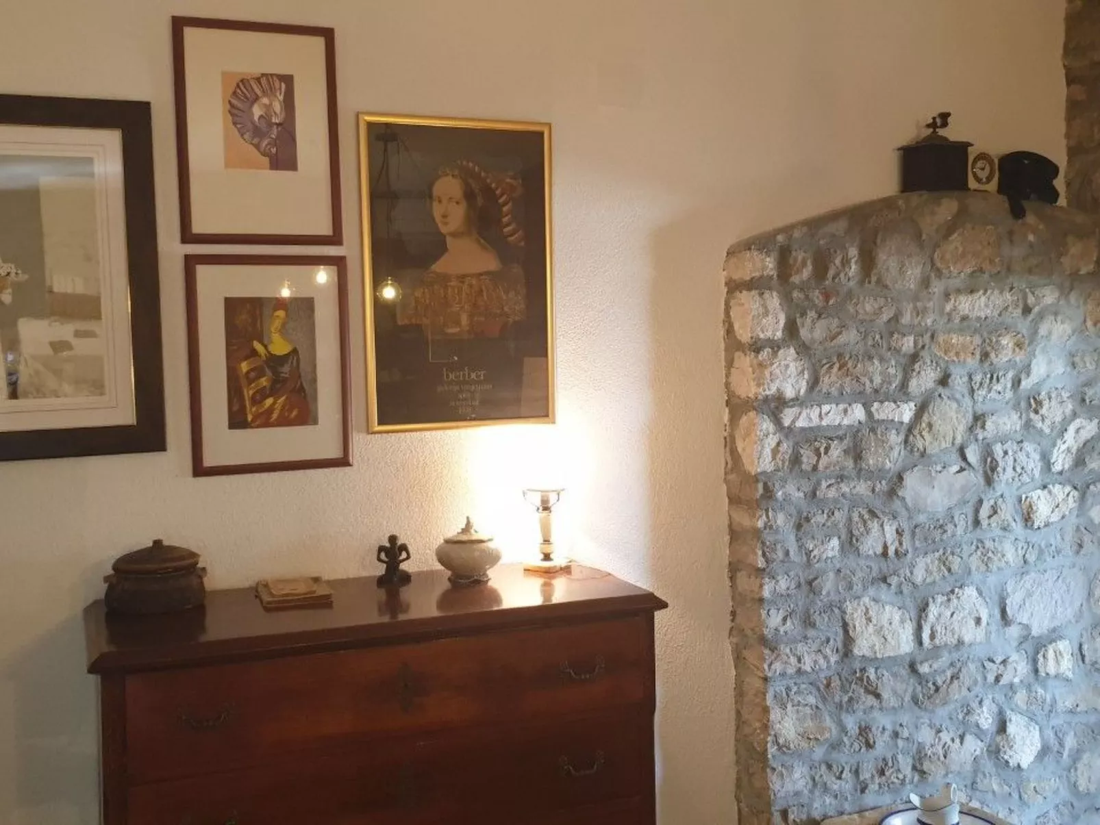 Steinhaus in Strandnähe mit Whirlpool-Dedans