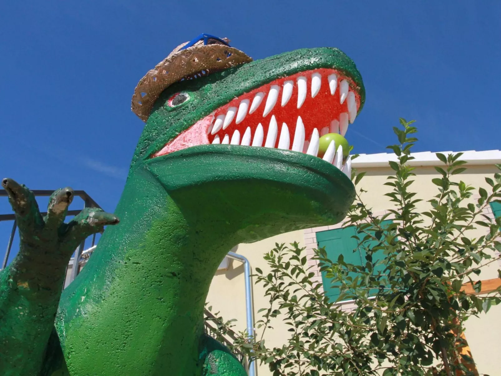 Geräumige Ferienvilla mit Pool und Meerblick-Outside