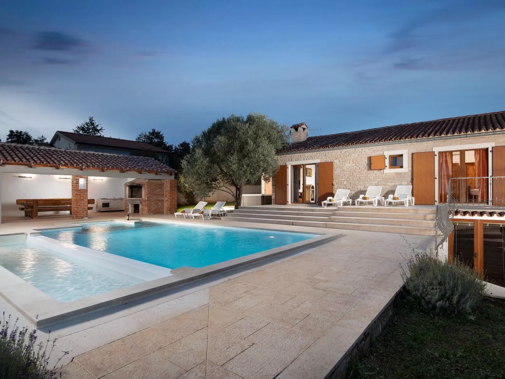 Haus in Bertoši mit privatem Pool-Outside