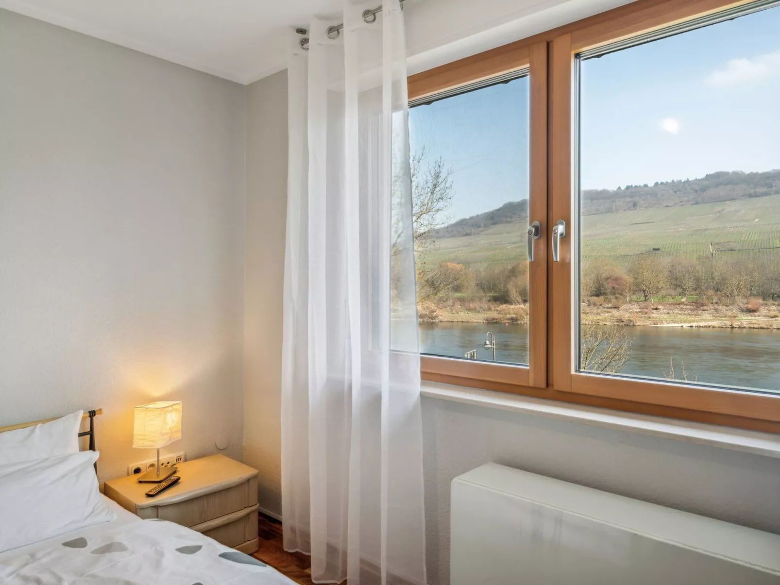 Mit Balkon und schönem Moselblick-Drinnen