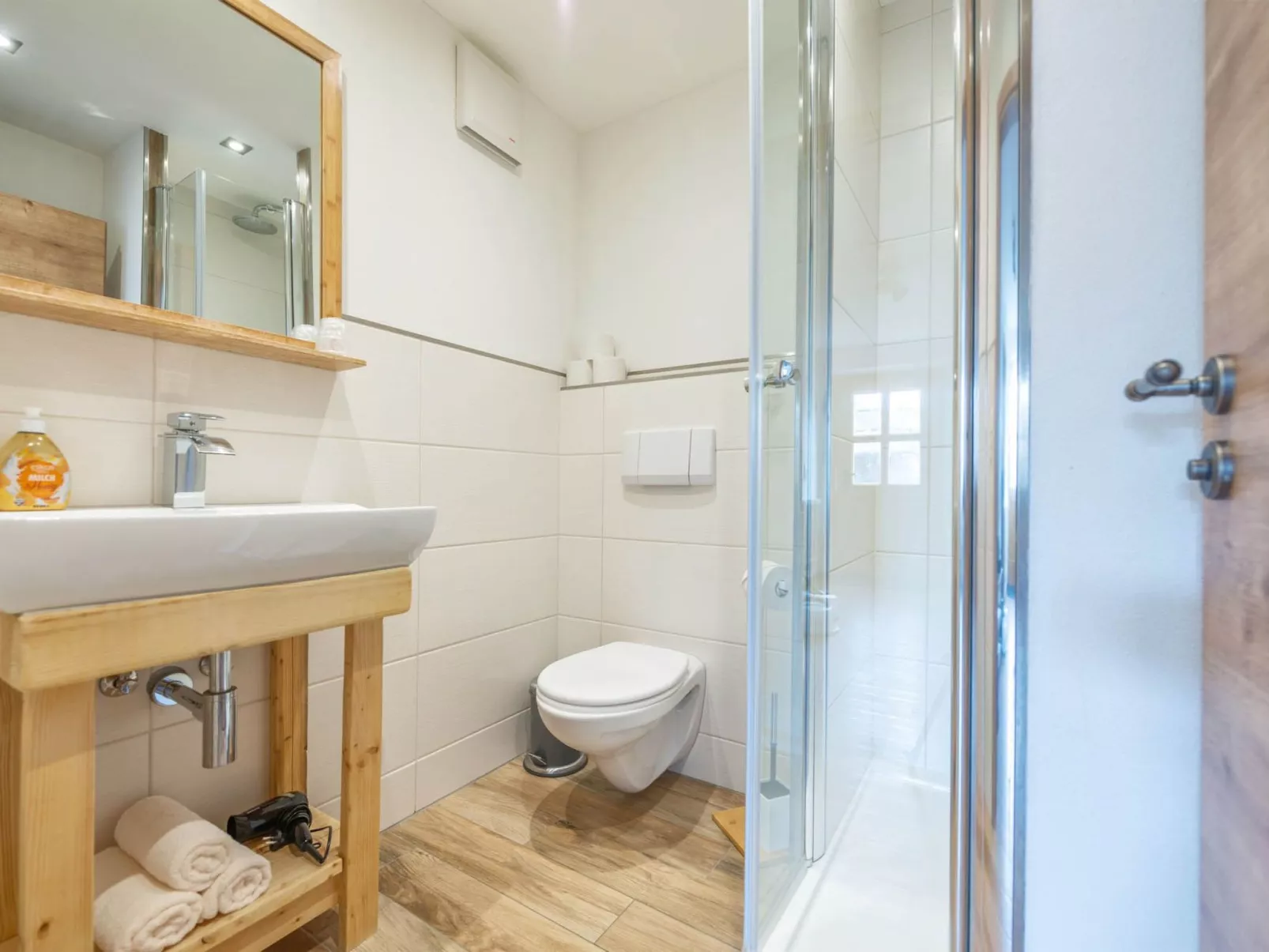  mit Terrasse und zwei Schlafzimmer-Inside