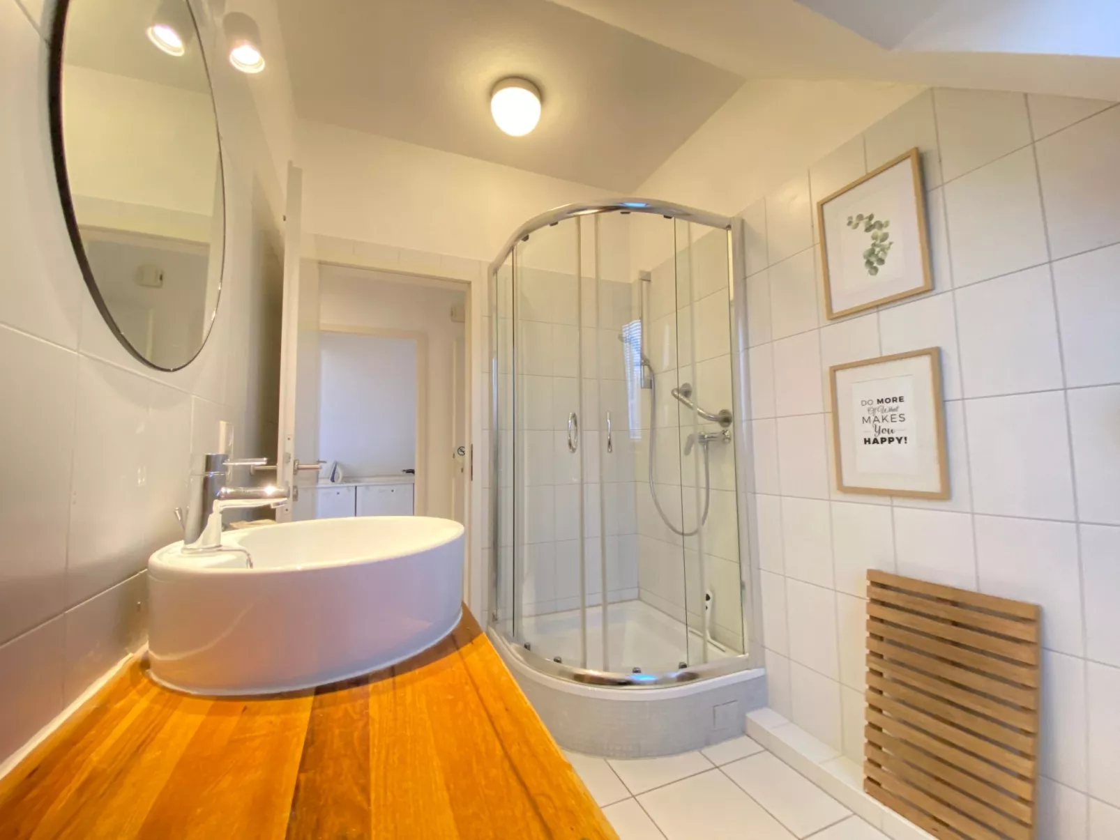 Mit Stellplatz mitten im Grünen-Drinnen