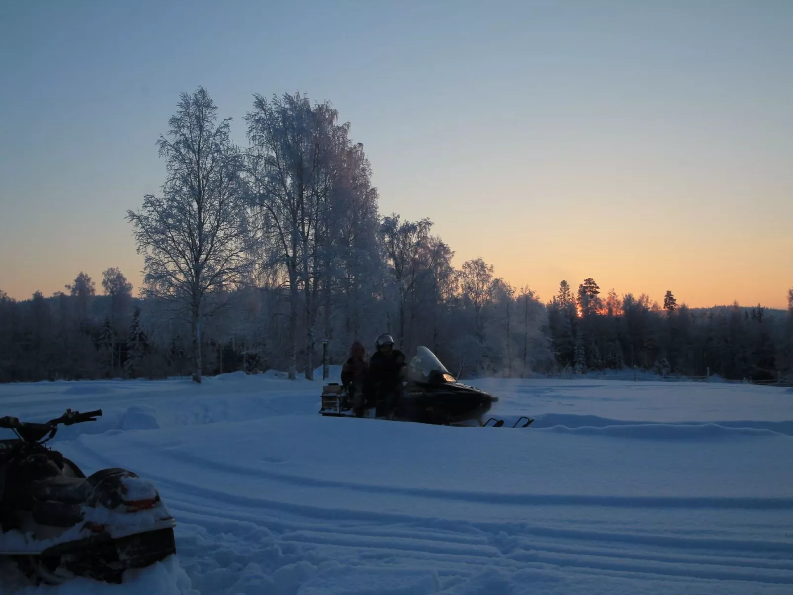 Anwesen mit eigenem Garten und Grill-Outside