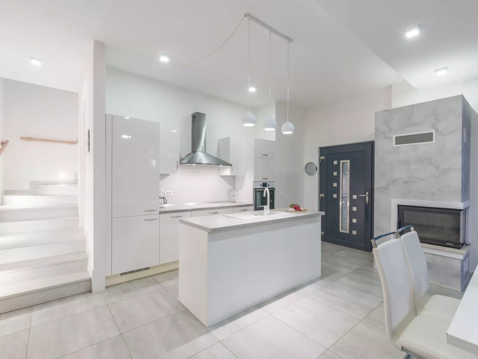 'Villa Selest' mit Wasserblick-Dedans