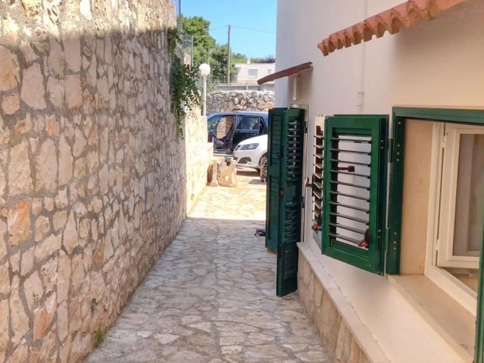 Einfache und günstige Ferienwohnung-Outside