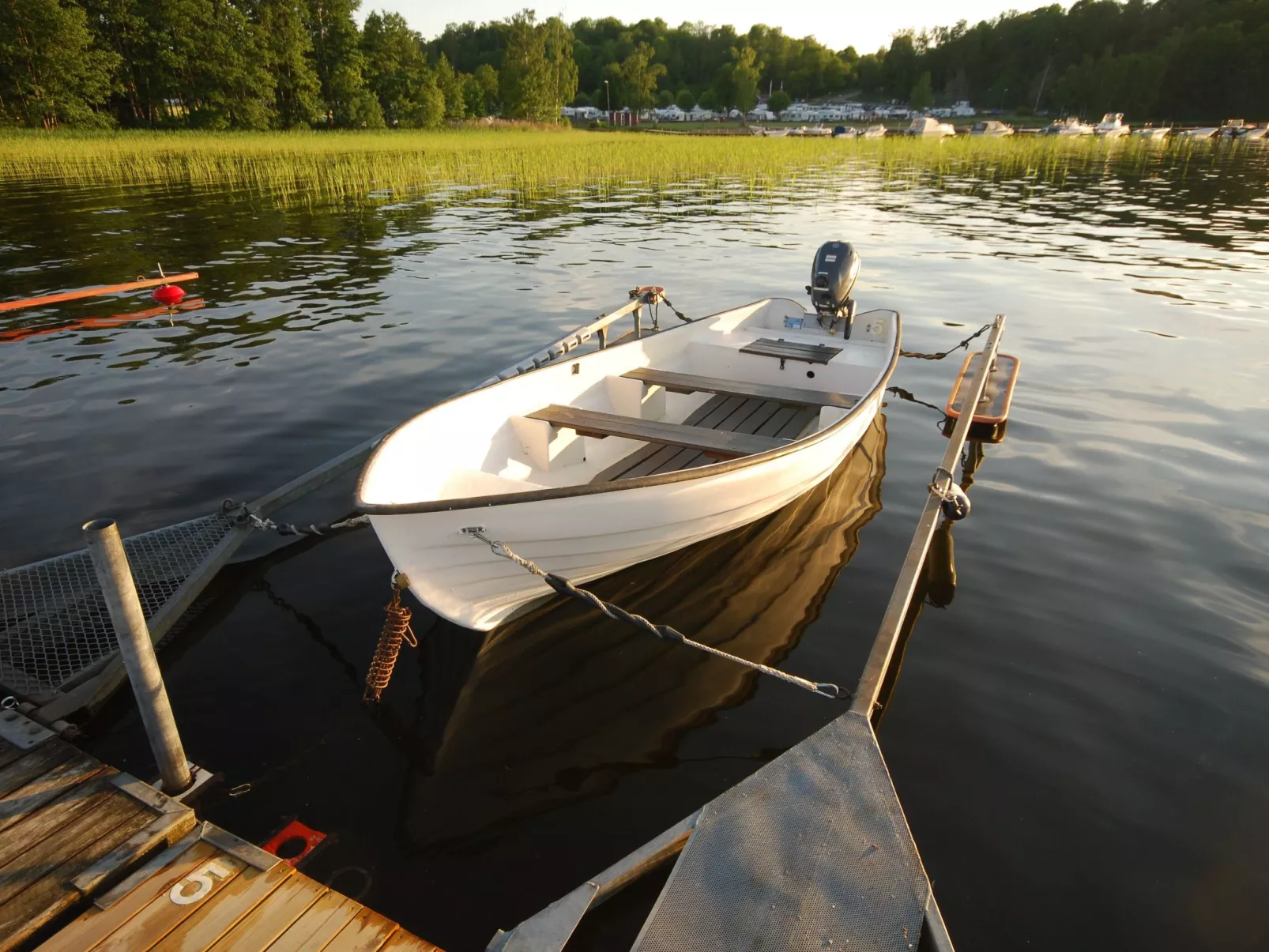 In Tibro mit Kleinem Garten-Draußen