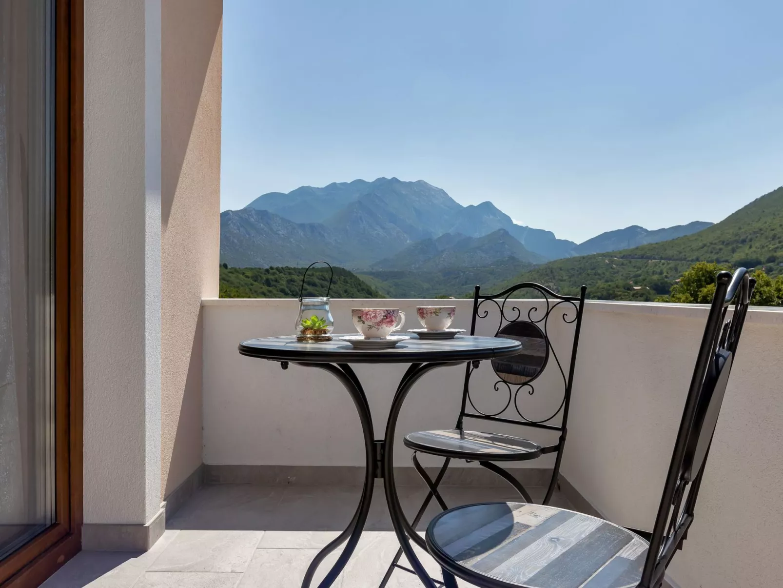 Alleinstehende Villa Slime mit Pool und Garten-Outside