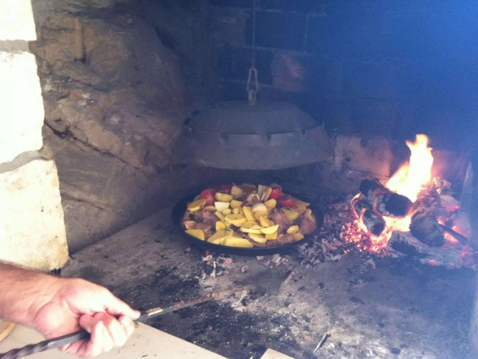 In Povlja mit gemeinschaftlichem Parkplatz-Dehors