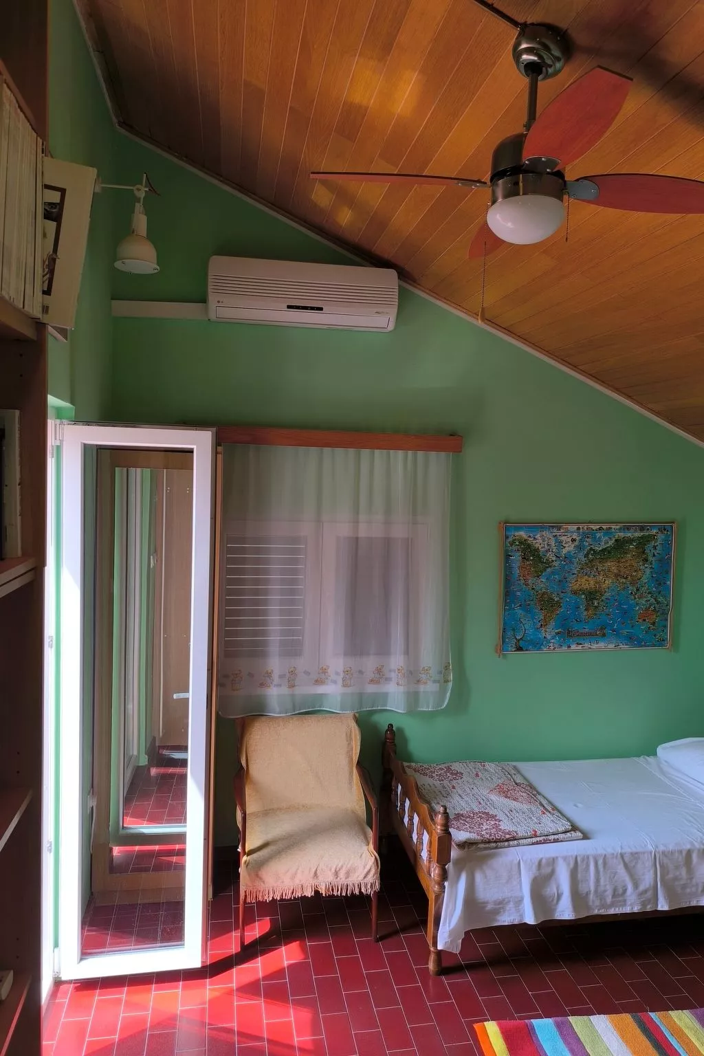 Für 3 Personen  + 1 Kind ca. 68 m&sup2; in Žaboric, Dalmatien (Gespanschaft Sib-Inside