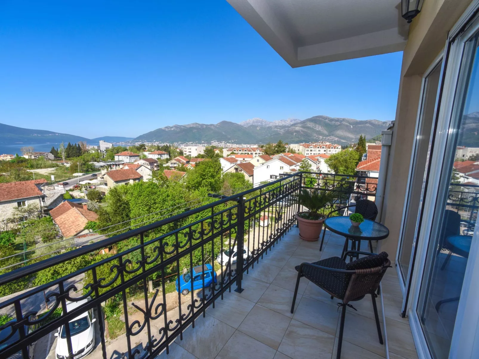 Wohnung mit Dachterrasse-Dehors