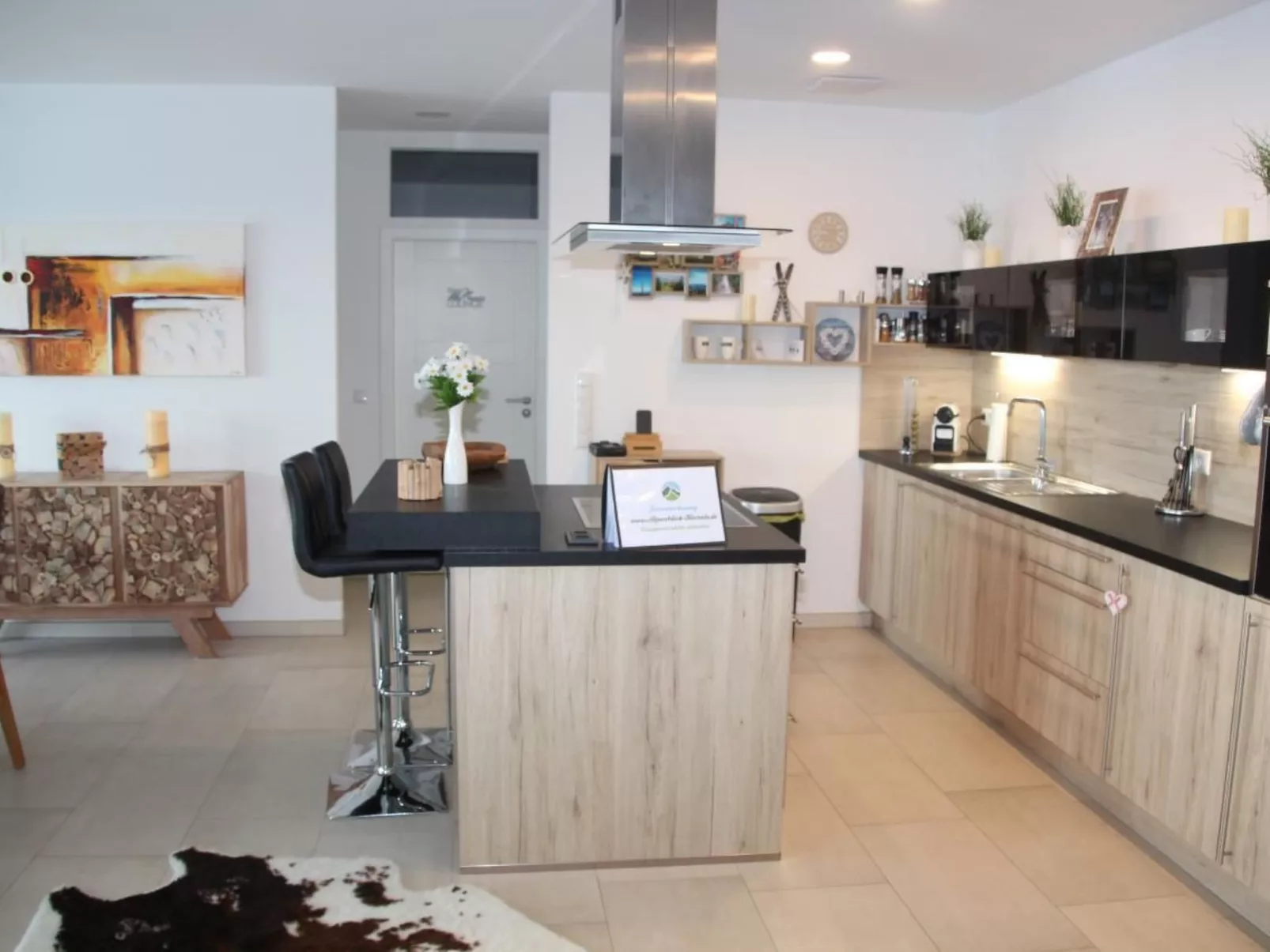 Mit Blick auf das Wasser-Inside