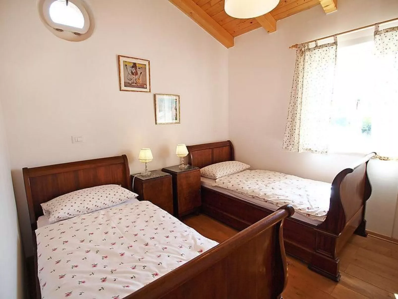 Villa Nika mit privatem Außenwhirlpool-Image-tags.info