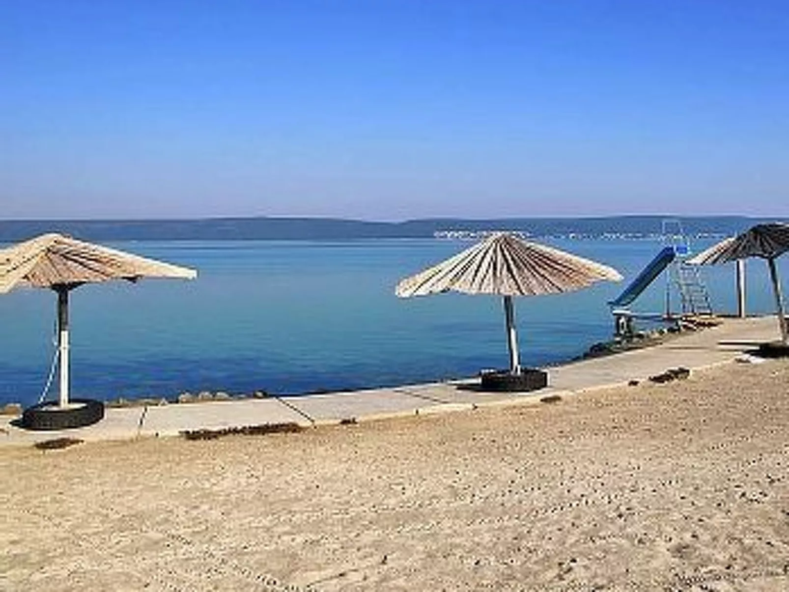 Für vier Personen mit Balkon im ersten Obergeschoss gelegen-Outside