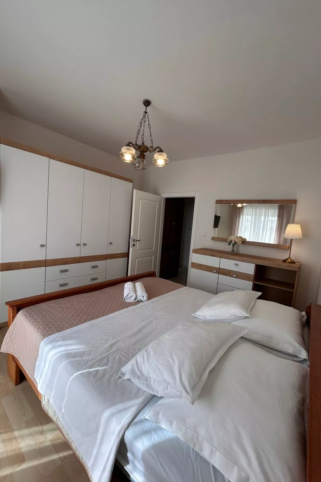 Coastal Comfort Apartment Teilen Speichern-Inside