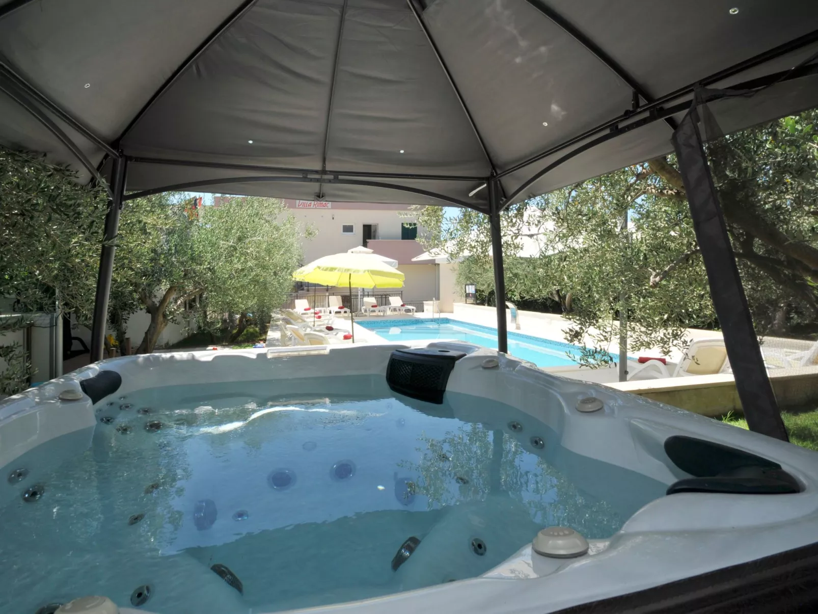 Villa Rimac in Kastel Stafilic mit Garten, Grill-Draußen