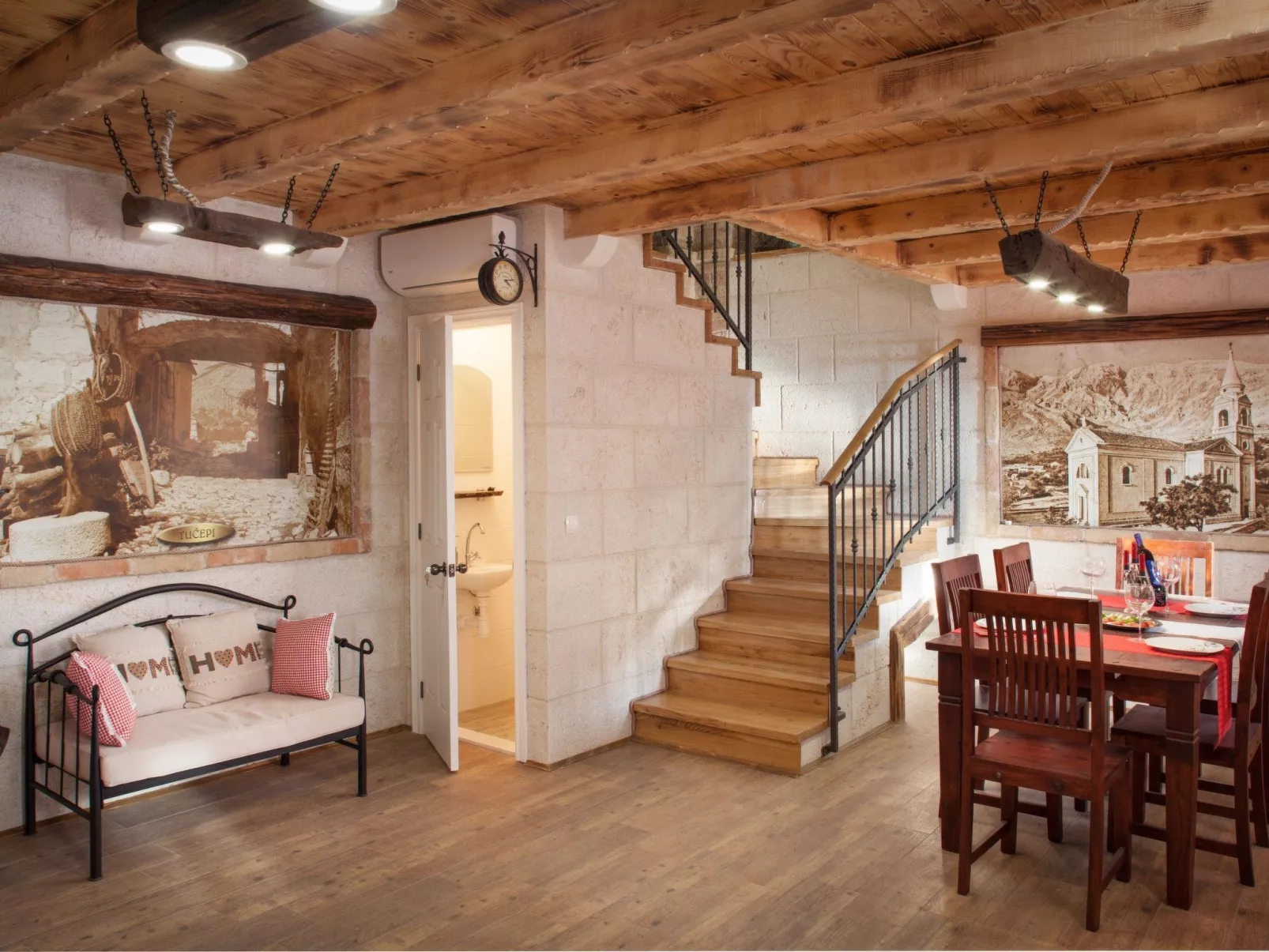 Charmantes Steinhaus mit Pool und Meerblick-Drinnen