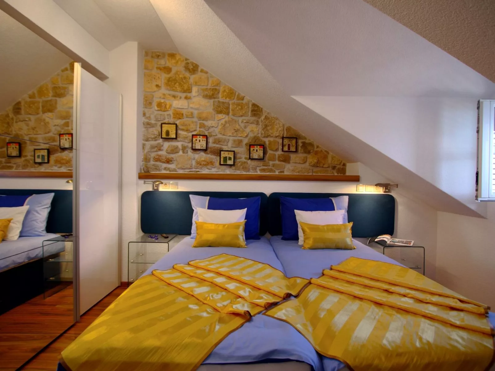 In Bol mit privatem Parkplatz-Drinnen