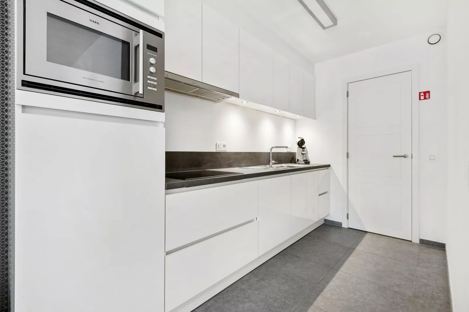 Zenith 0105-Kitchen
