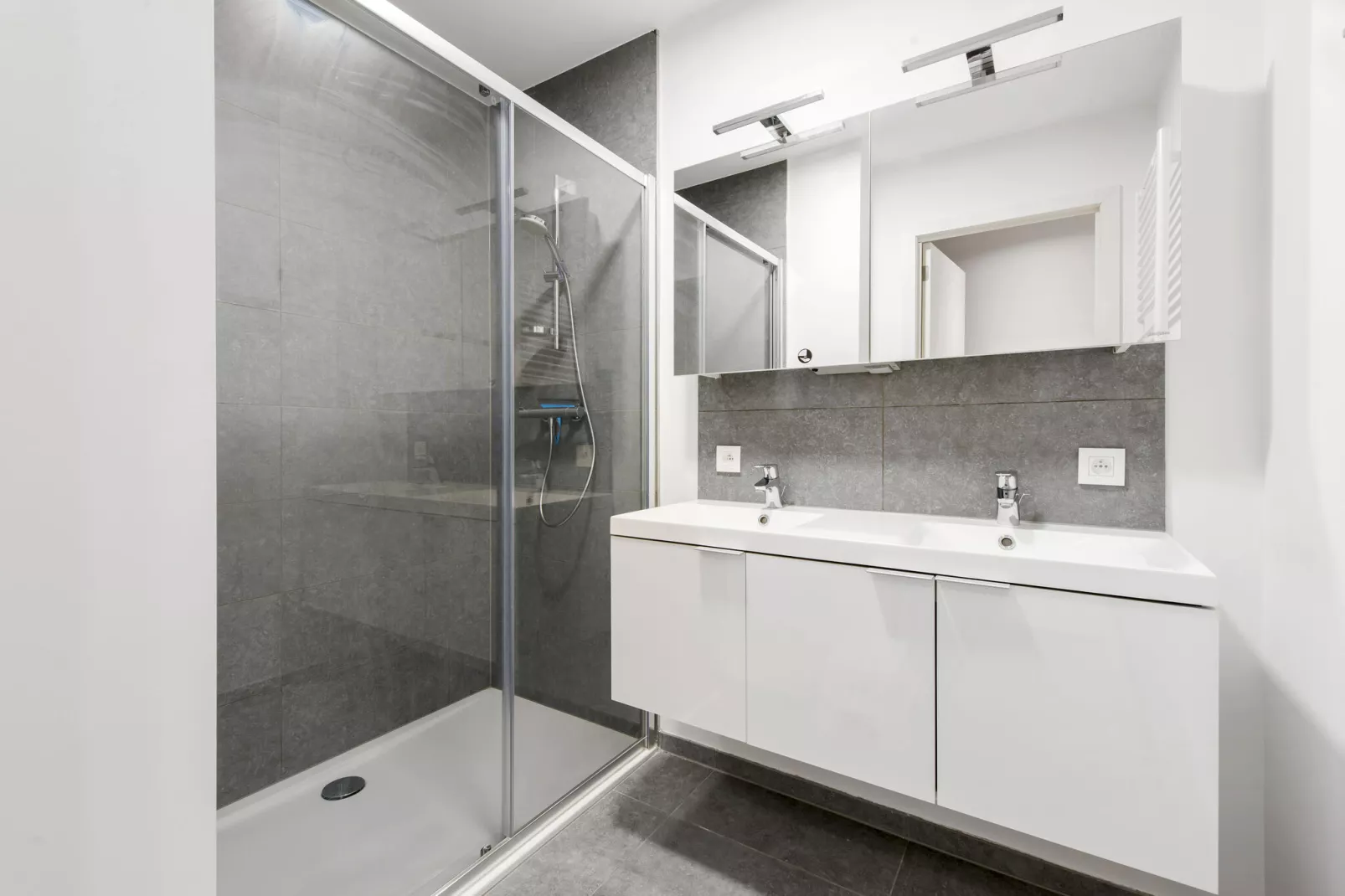 Zenith 0105-Bathroom