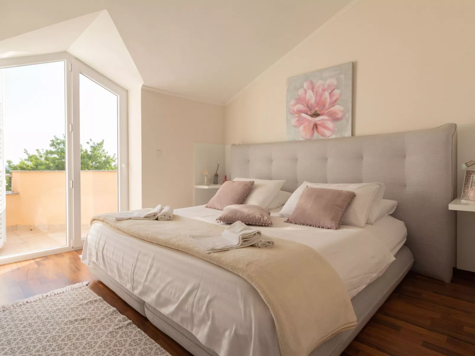 Wohnung mit Blick auf das Wasser-Drinnen