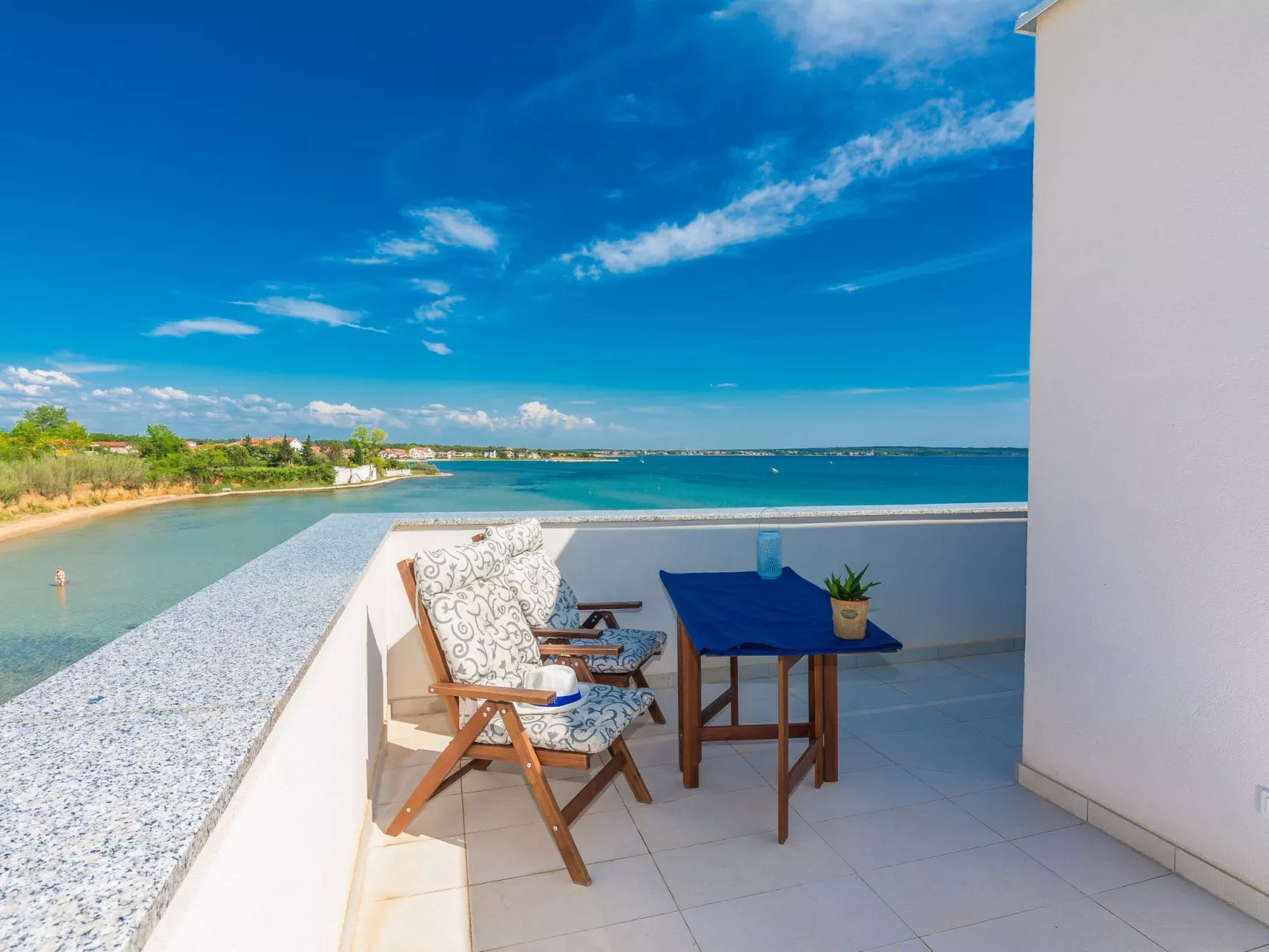 Strandvilla "Miri Olive" mit beheiztem Pool-Draußen