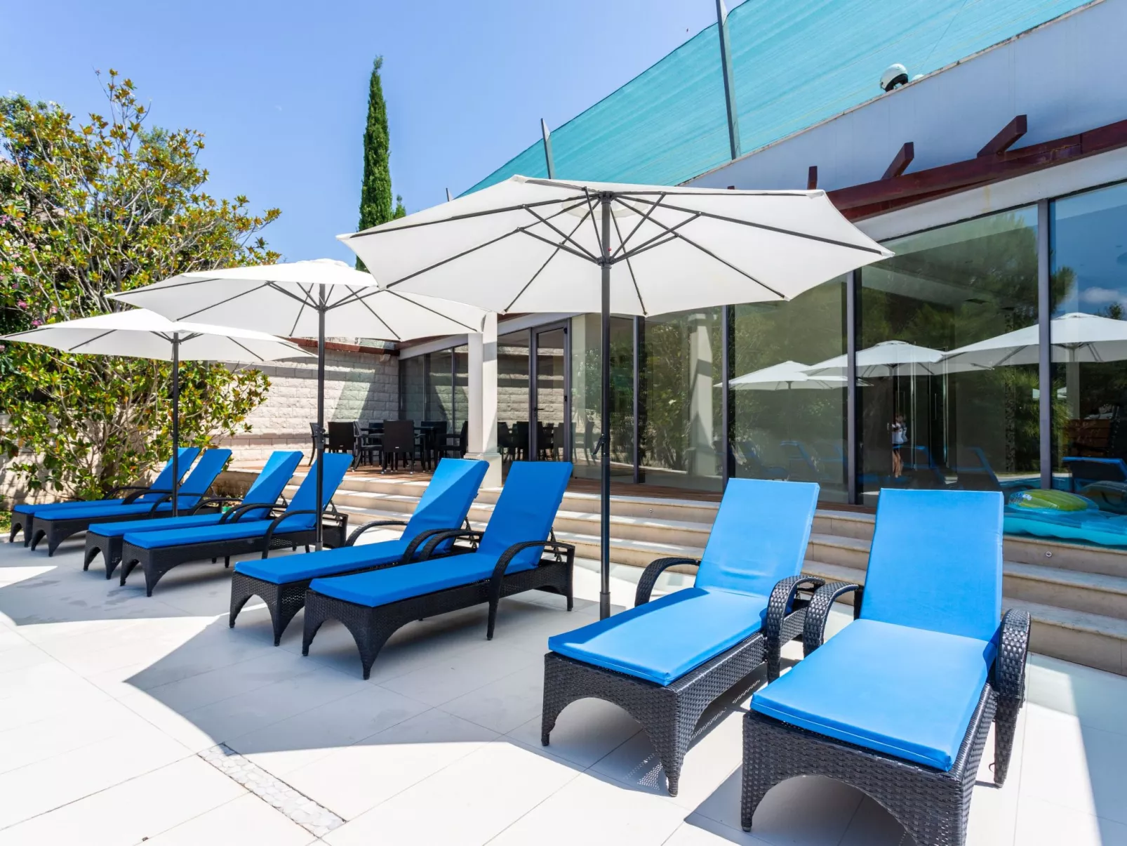 Große Ferienwohnung mit Pool, Garten und Terrasse-Outside