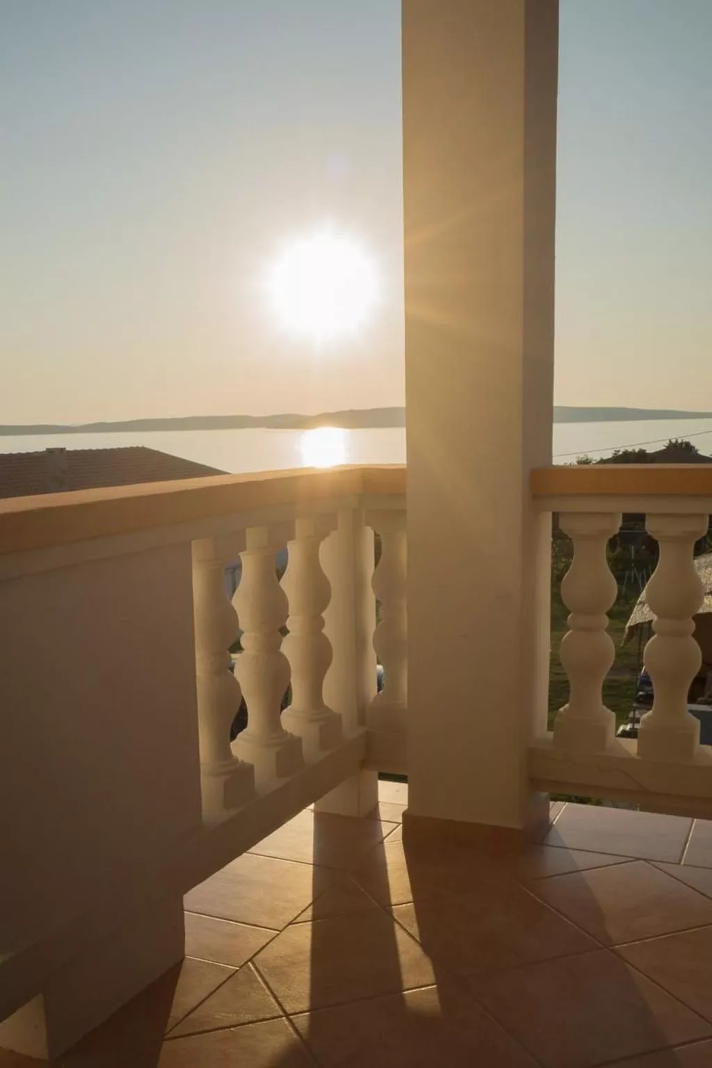 Komfortable Wohnung mit Balkon und Meerblick-Draußen